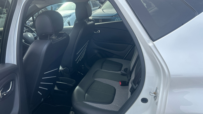 Renault Captur 1.5 dci 90 Iconic II Nav 5dr Auto Diesel Hatchback